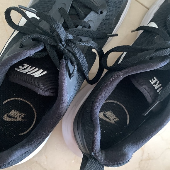 Nike black and white running/walking sneakers. Very comfortable - Picture 6 of 6